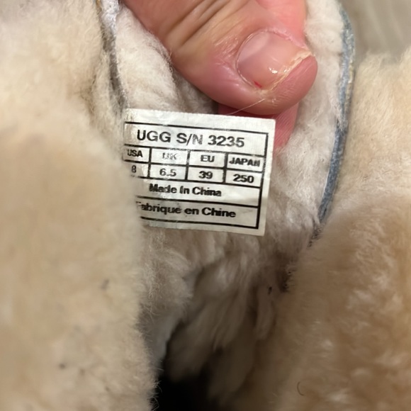 Uggs white winter boots size 8 (women’s) - Picture 8 of 9